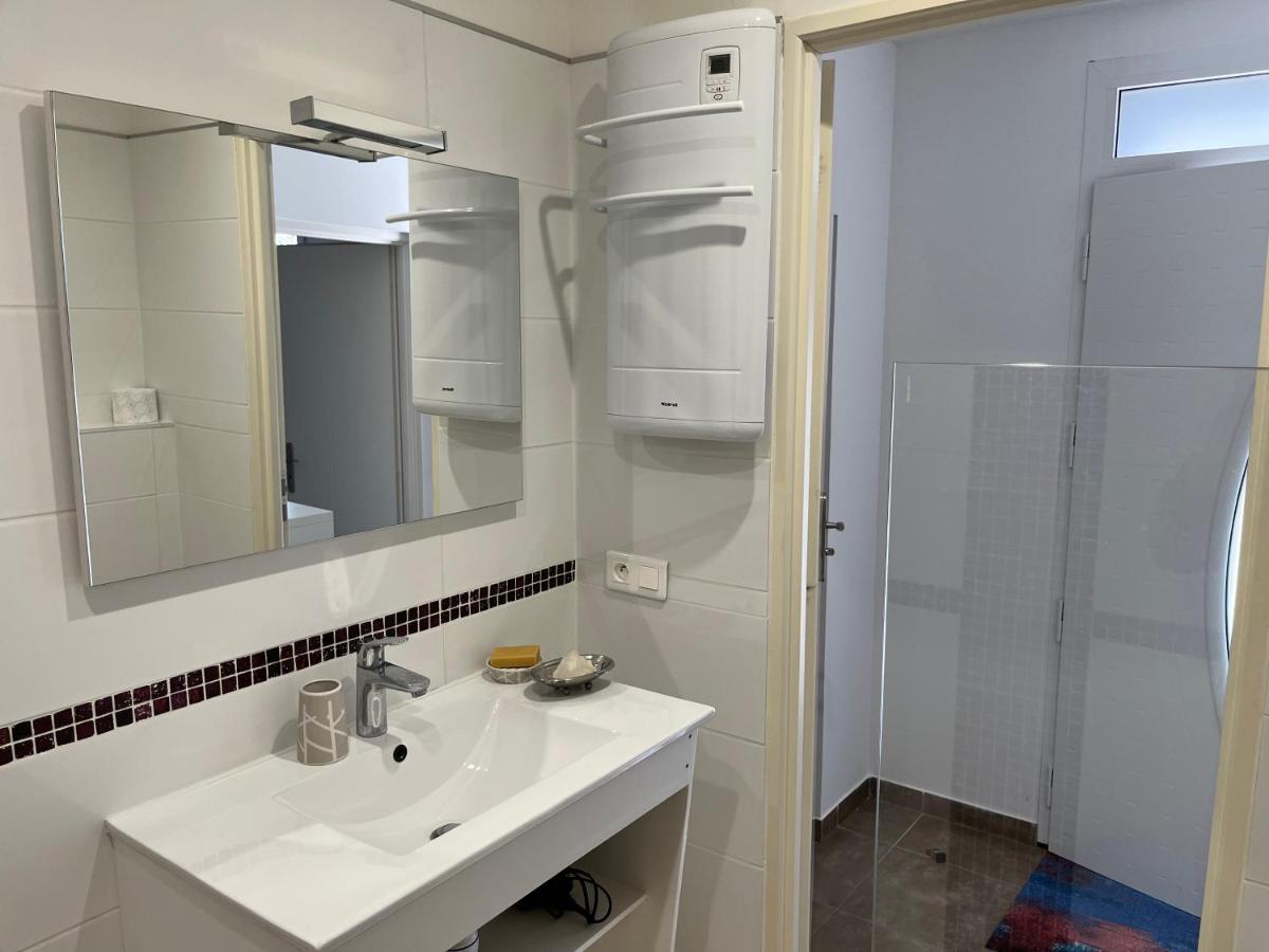 شقة Aux 3 Domaines T2 Avec Terrasse Hyères المظهر الخارجي الصورة